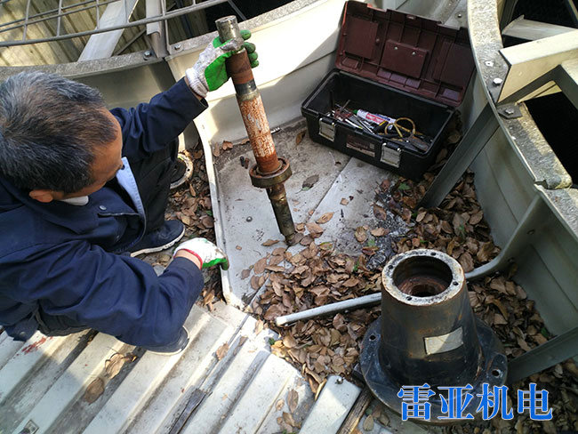 長(zhǎng)沙融城花園大酒店冷卻塔維修6